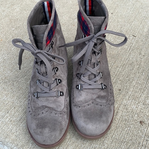 Tommy Hilfiger Shoes - ⭐️⭐️Tommy HilfigerTwyazi Lace up Grey Boots Sz 7.5⭐️⭐️